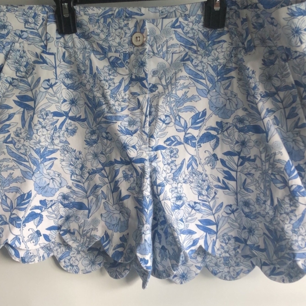 Crown & Ivy, Shelby Scalloped